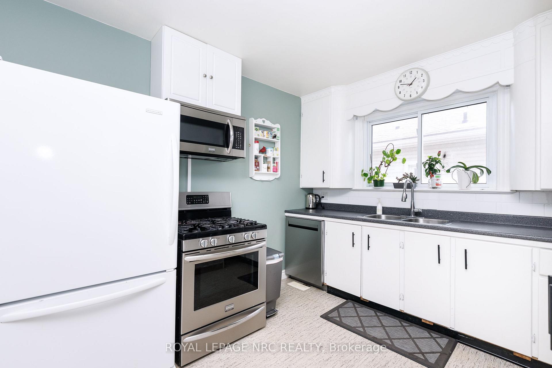 Photo 13 of 446 Wright Street, Welland, Lincoln/Crowland — HOMEH