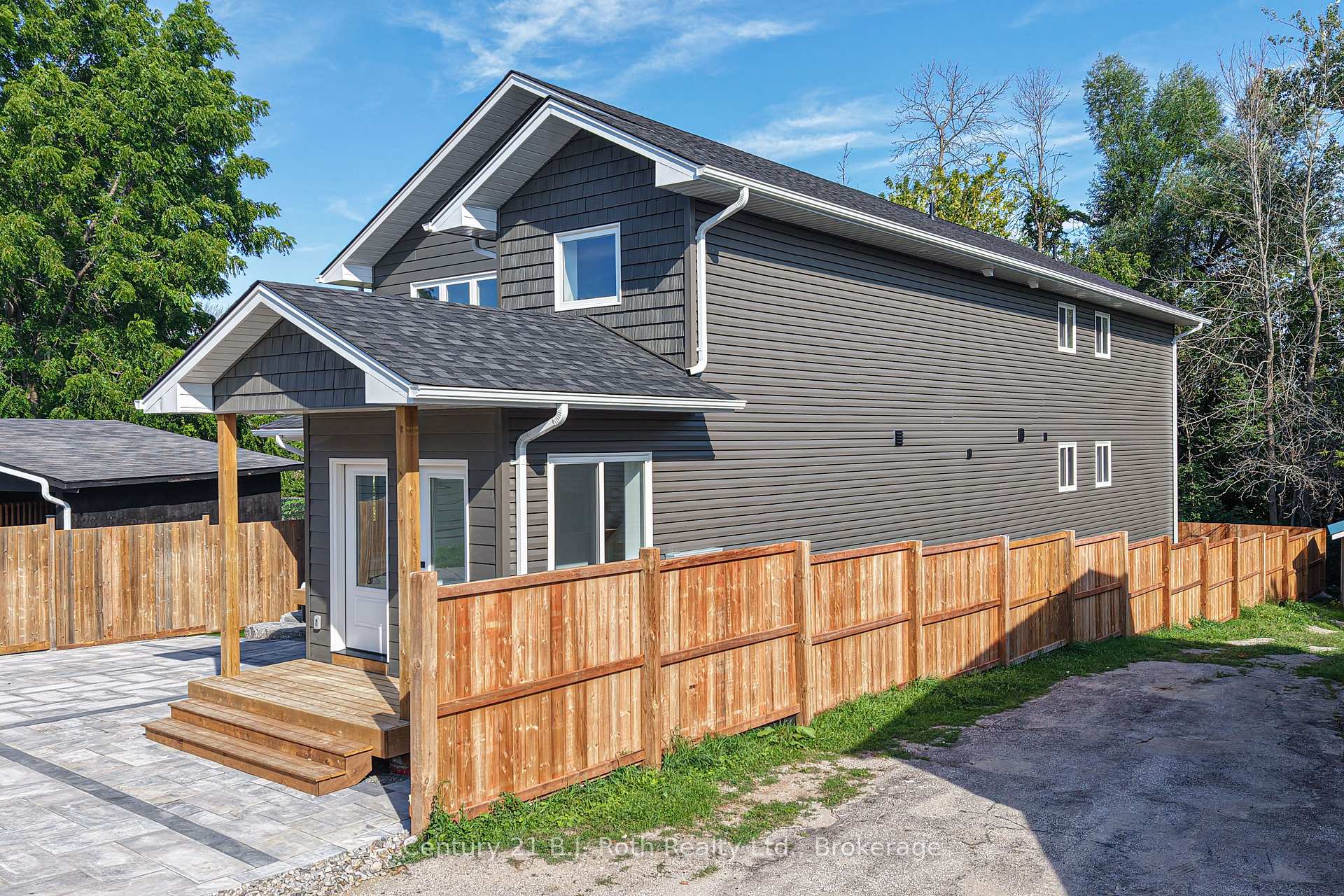 Photo 2 of 165 Barrie Road, Orillia — HOMEH
