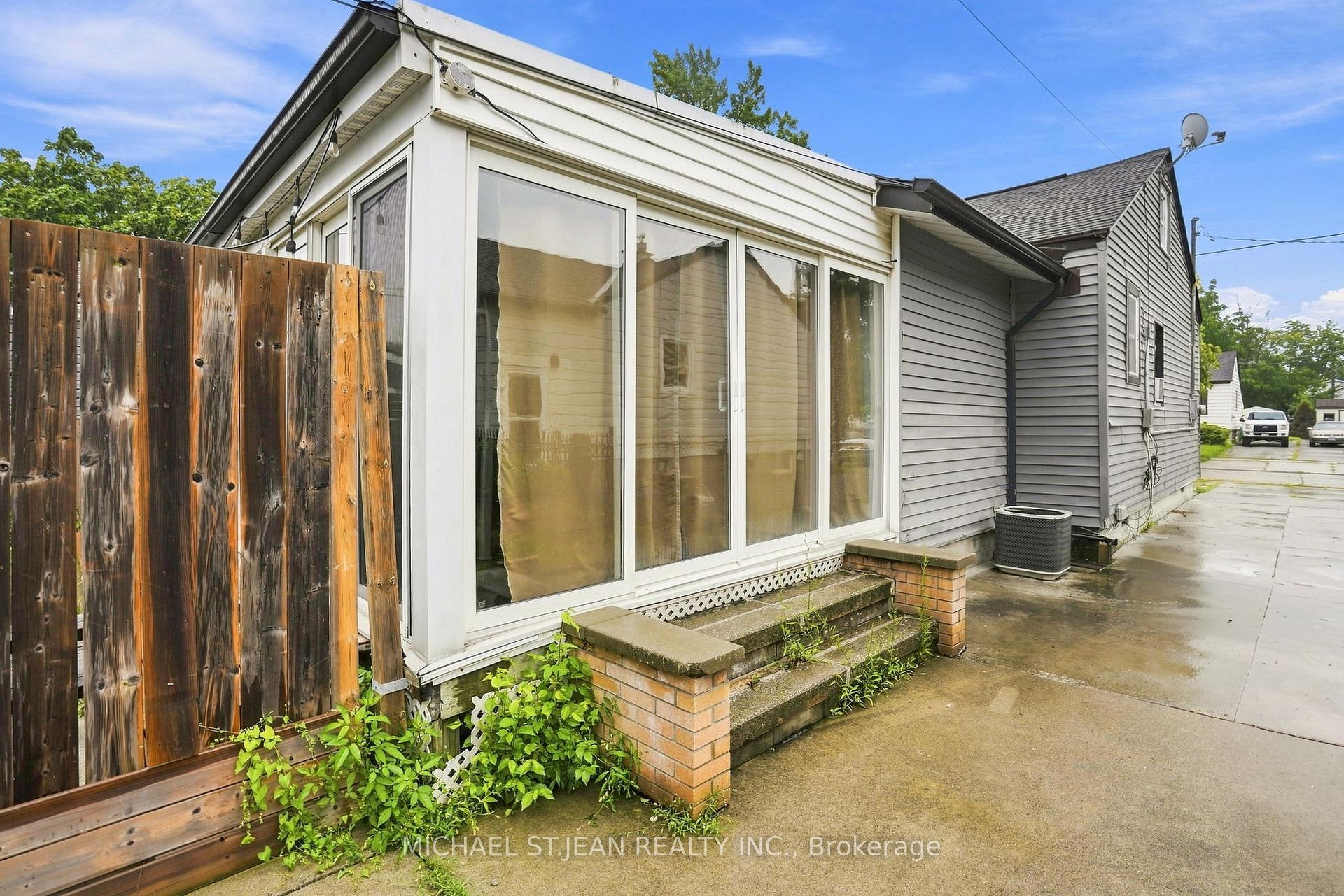 Photo 4 of 4 Hilda Street, St. Catharines, Western Hill — HOMEH