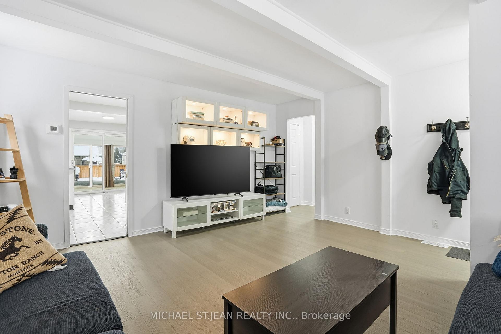 Photo 10 of 4 Hilda Street, St. Catharines, Western Hill — HOMEH