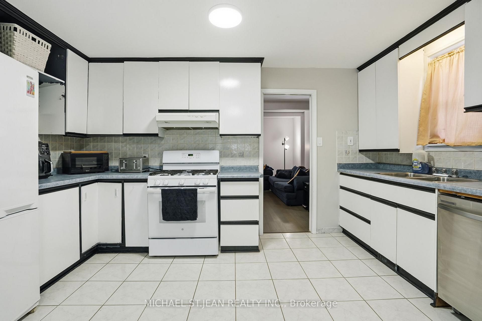 Photo 12 of 4 Hilda Street, St. Catharines, Western Hill — HOMEH