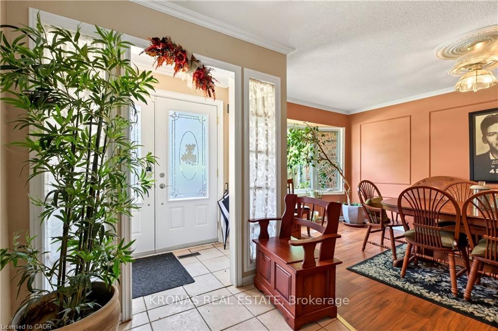Photo 4 of 376 Melanie Crescent, Hamilton, Ancaster — HOMEH
