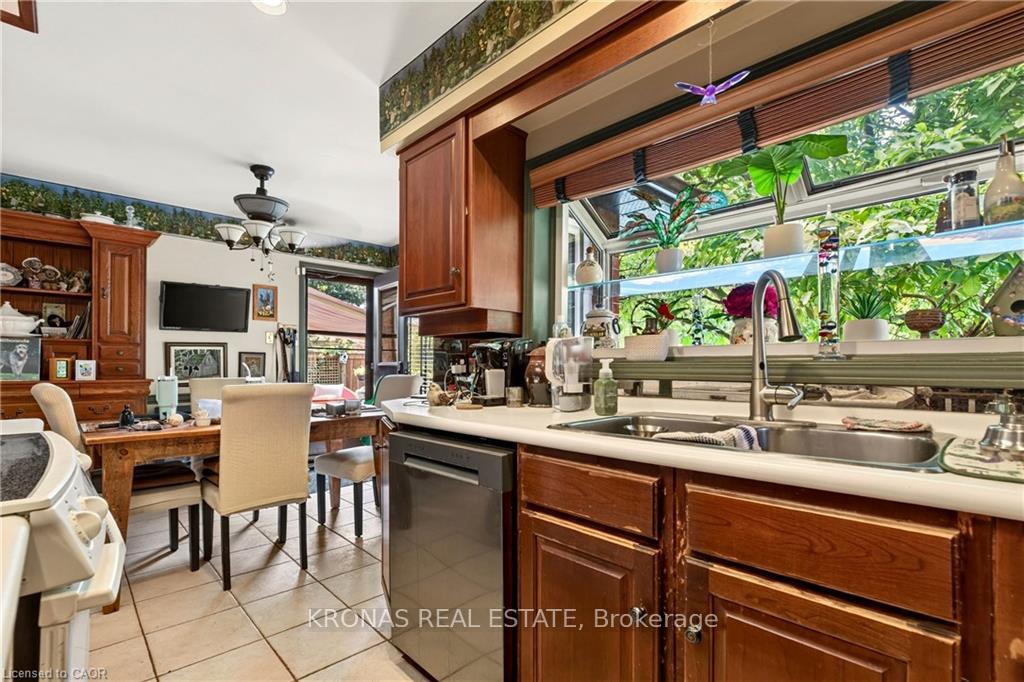 Photo 12 of 376 Melanie Crescent, Hamilton, Ancaster — HOMEH