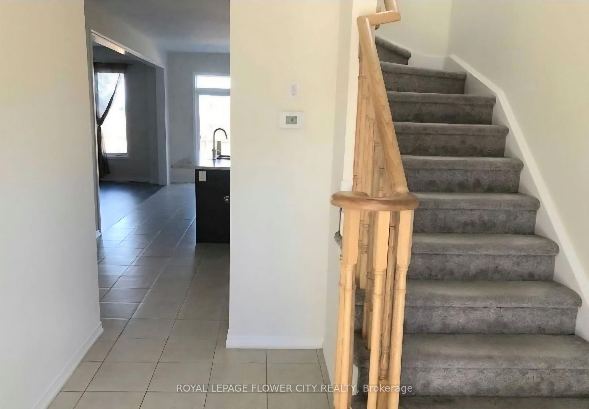 Photo 2 of 7657 Hackberry Trail, Niagara Falls, Brown — HOMEH