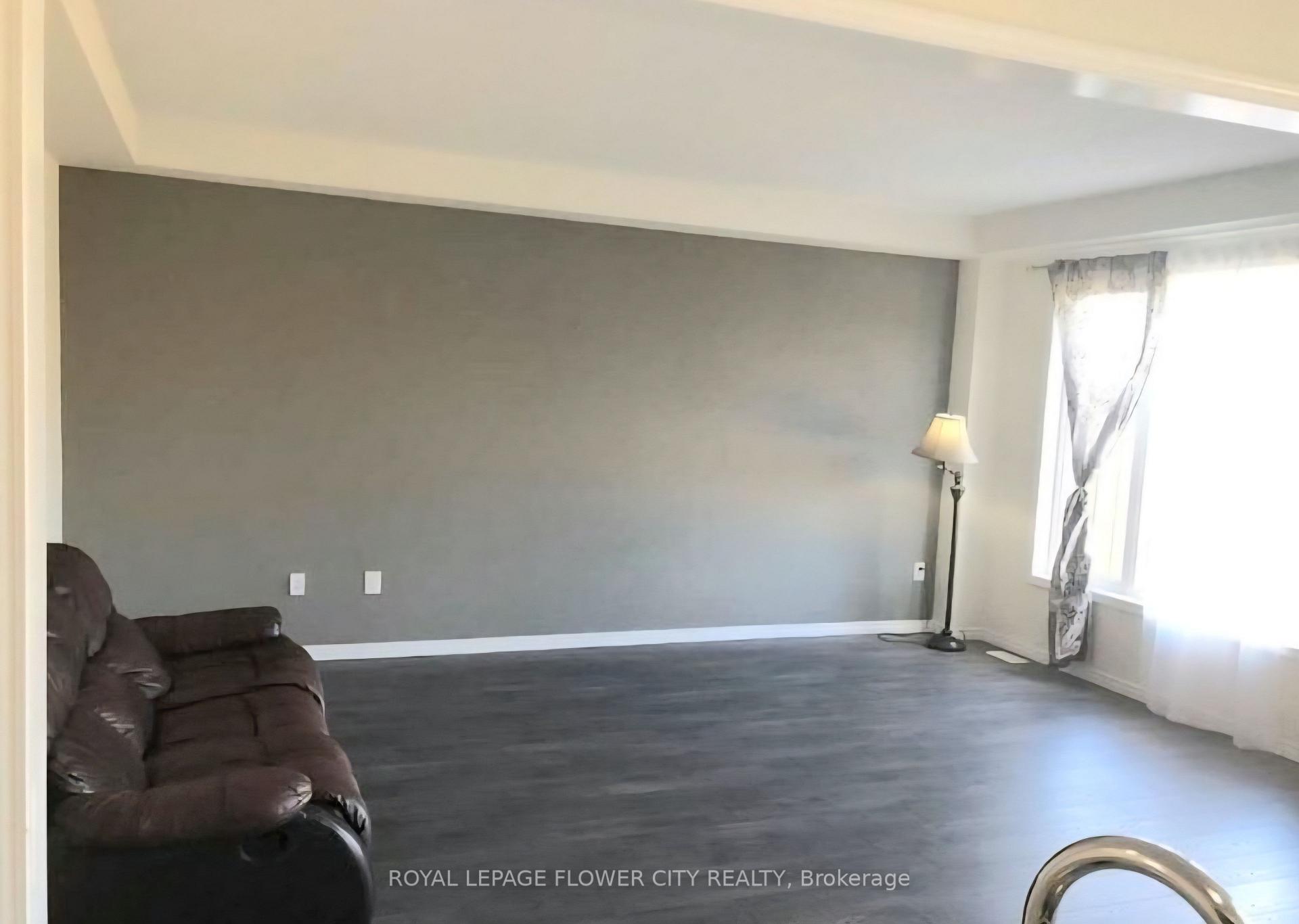 Photo 3 of 7657 Hackberry Trail, Niagara Falls, Brown — HOMEH