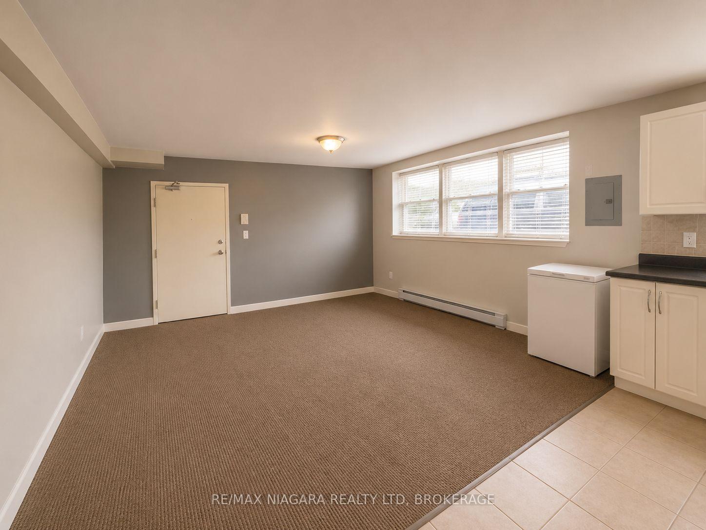 Photo 5 of Unit 2, 143 Westchester Crescent, St. Catharines, E. Chester — HOMEH
