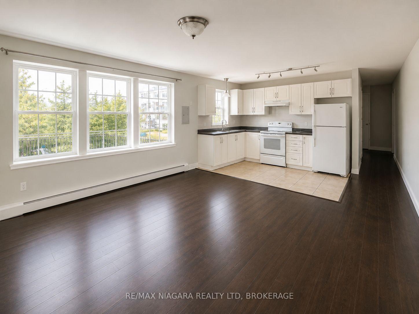Photo 3 of Unit 5, 143 Westchester Crescent, St. Catharines, E. Chester — HOMEH