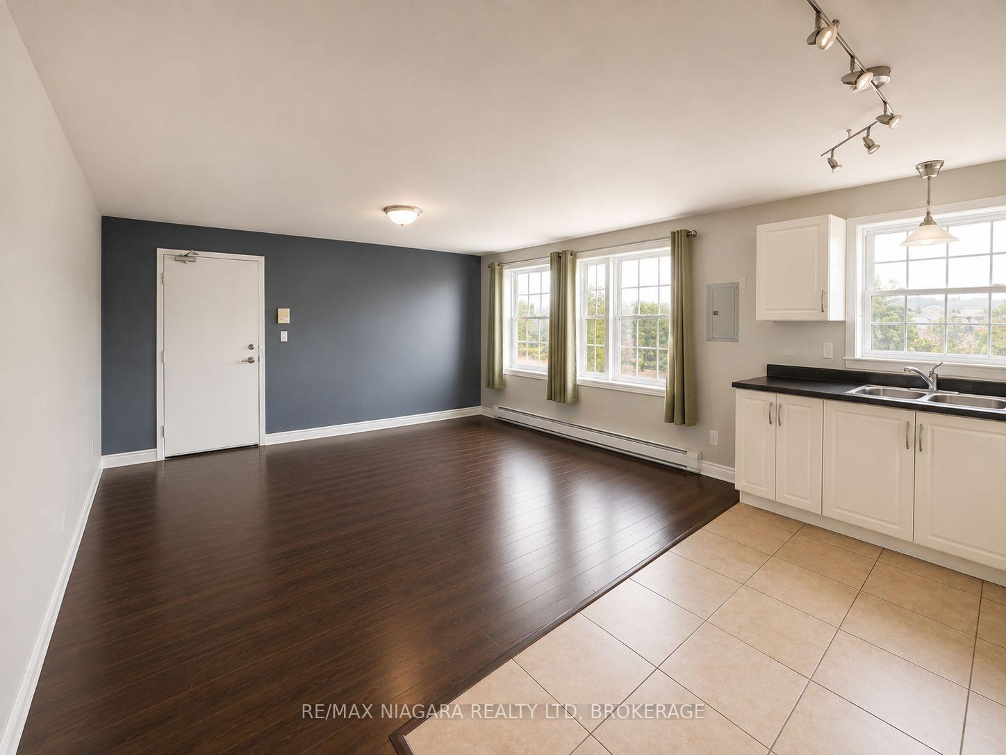 Photo 5 of Unit 5, 143 Westchester Crescent, St. Catharines, E. Chester — HOMEH