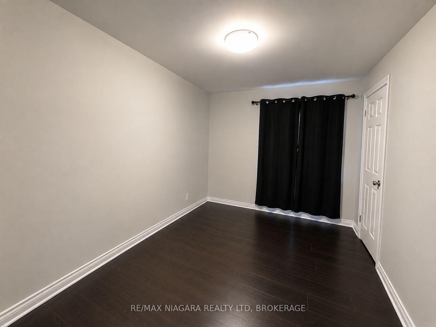 Photo 7 of Unit 5, 143 Westchester Crescent, St. Catharines, E. Chester — HOMEH