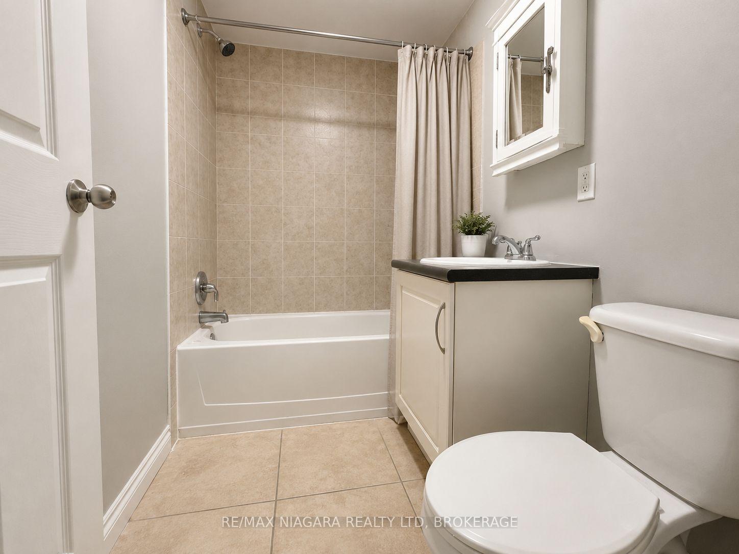 Photo 9 of Unit 5, 143 Westchester Crescent, St. Catharines, E. Chester — HOMEH