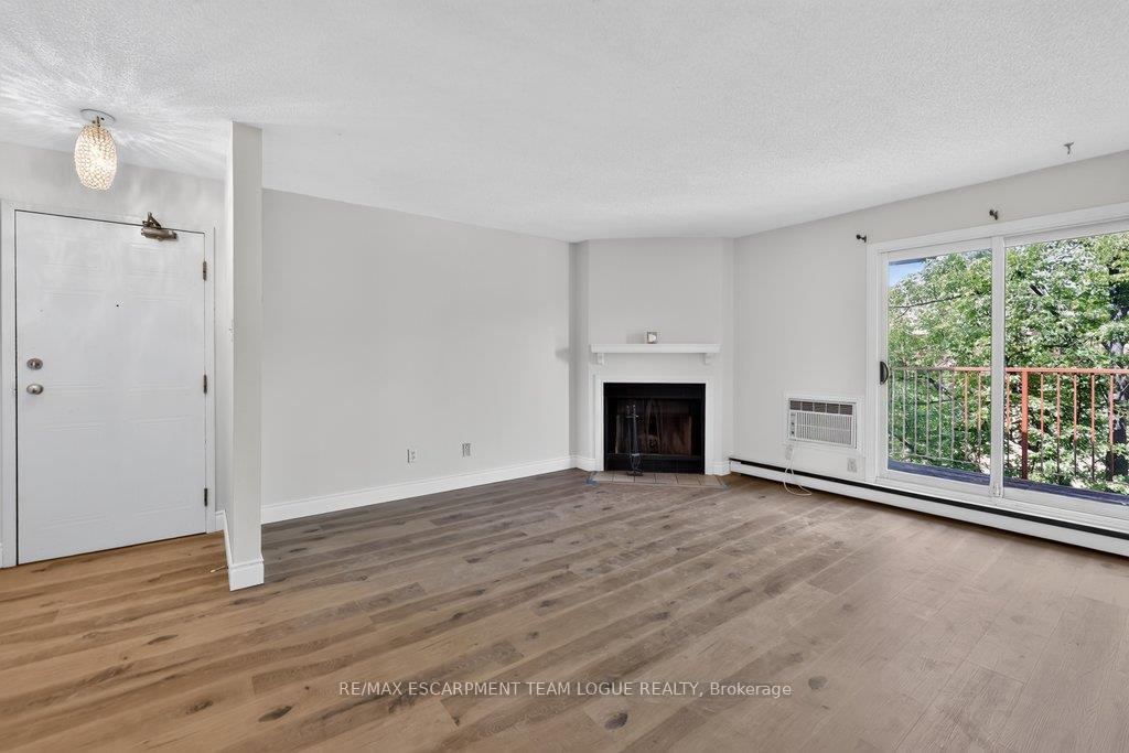 Photo 2 of Unit 1531, 1482 Pilgrims Way, Oakville, Glen Abbey — HOMEH