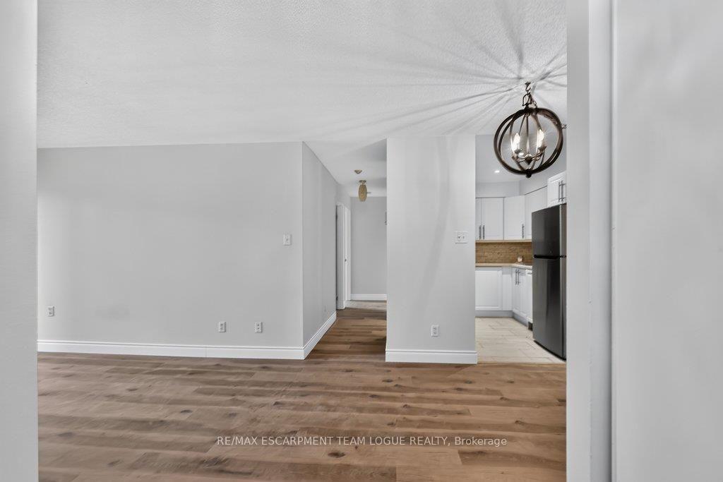 Photo 3 of Unit 1531, 1482 Pilgrims Way, Oakville, Glen Abbey — HOMEH