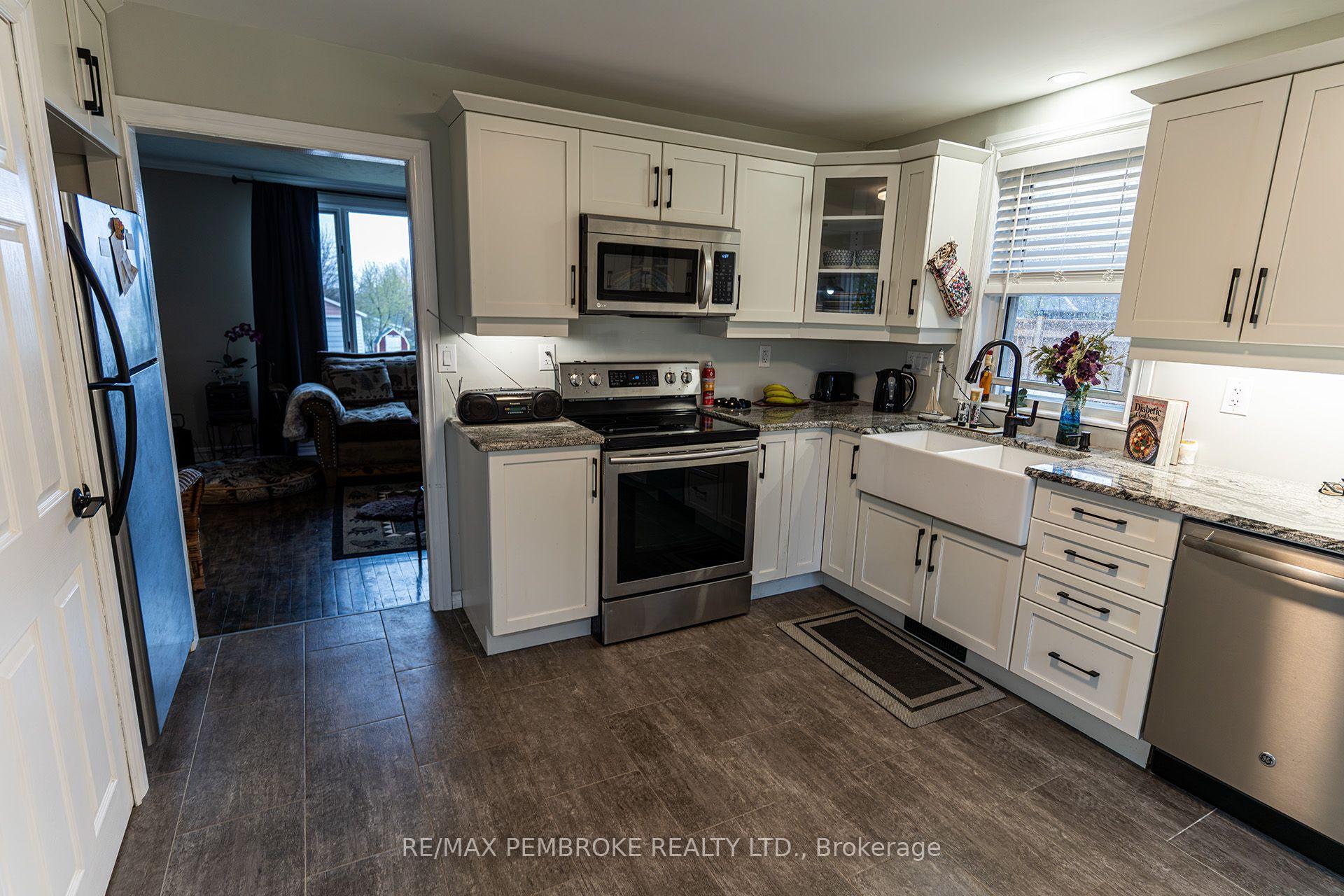 Photo 2 of 496 Wilbert Street, Pembroke, Pembroke — HOMEH