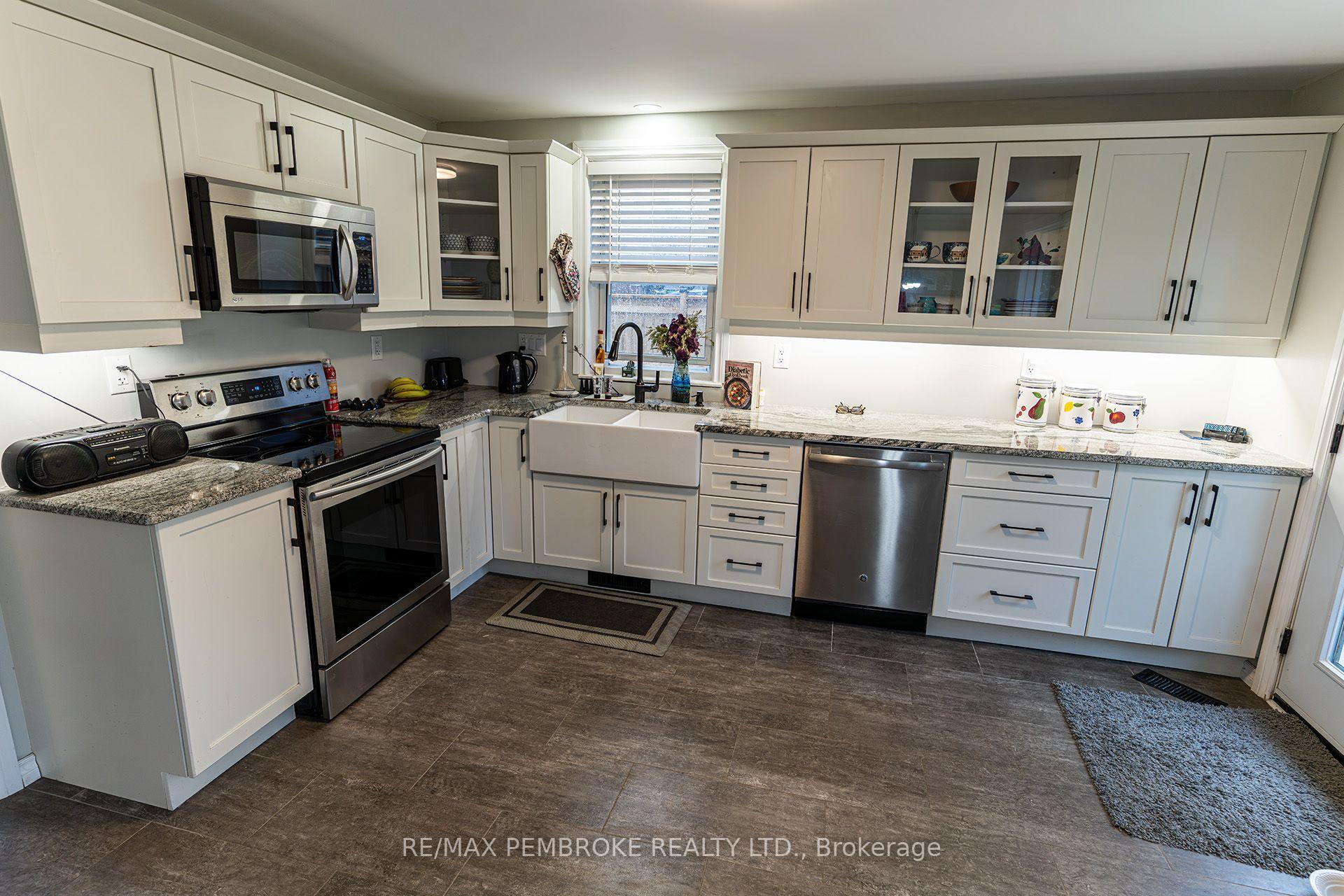 Photo 4 of 496 Wilbert Street, Pembroke, Pembroke — HOMEH
