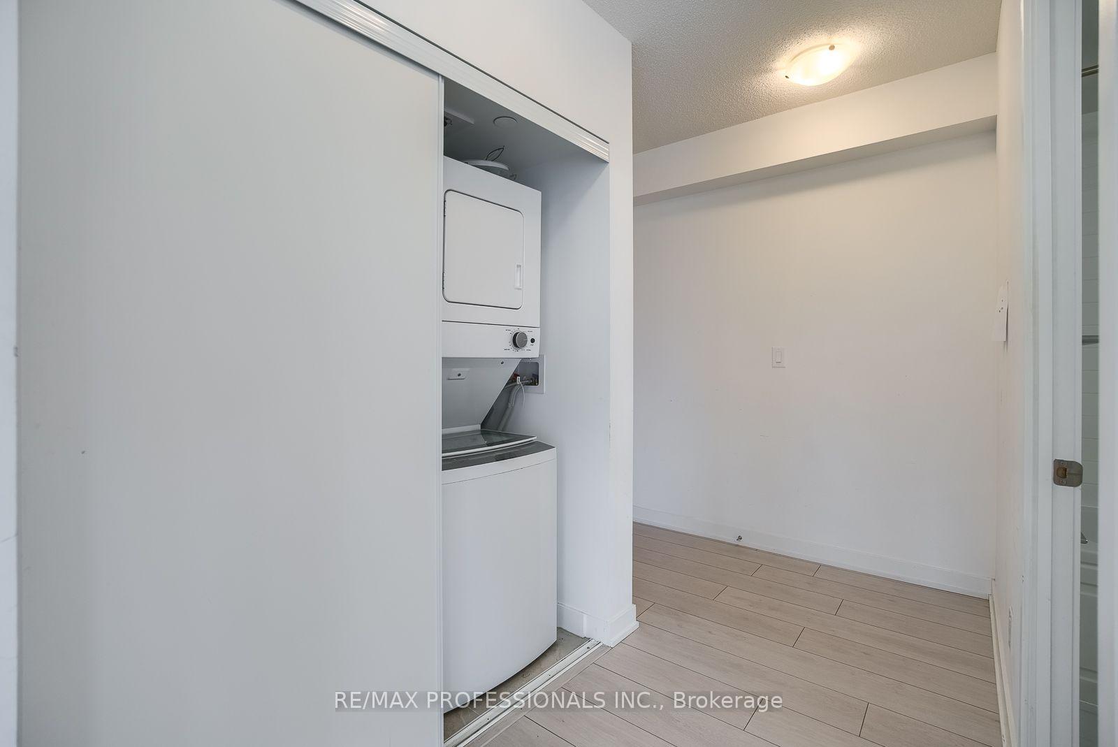 Photo 3 of Unit B713, 3200 Dakota Common, Burlington, Alton — HOMEH