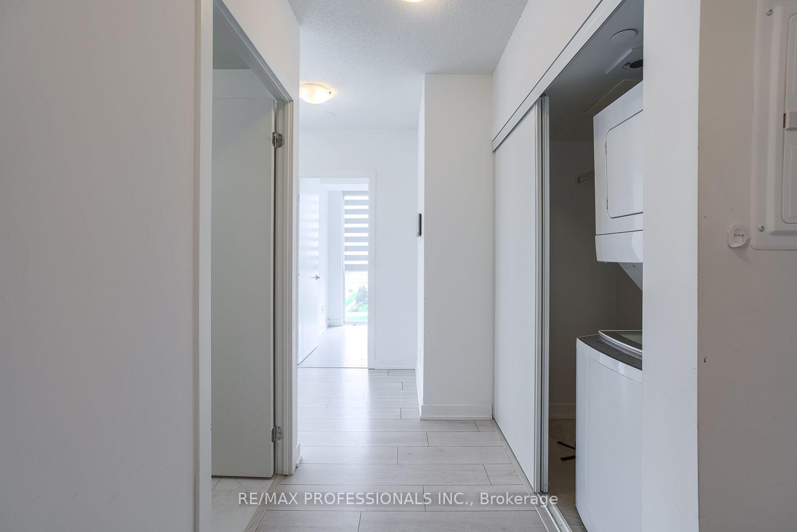 Photo 4 of Unit B713, 3200 Dakota Common, Burlington, Alton — HOMEH