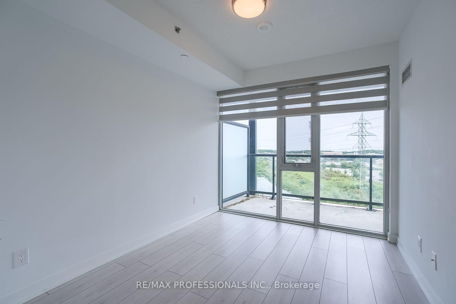 Photo 15 of Unit B713, 3200 Dakota Common, Burlington, Alton — HOMEH