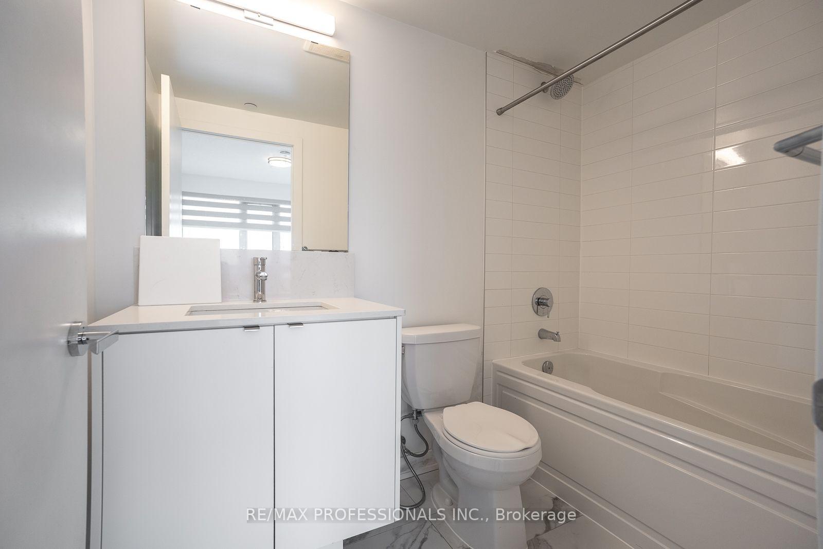 Photo 16 of Unit B713, 3200 Dakota Common, Burlington, Alton — HOMEH