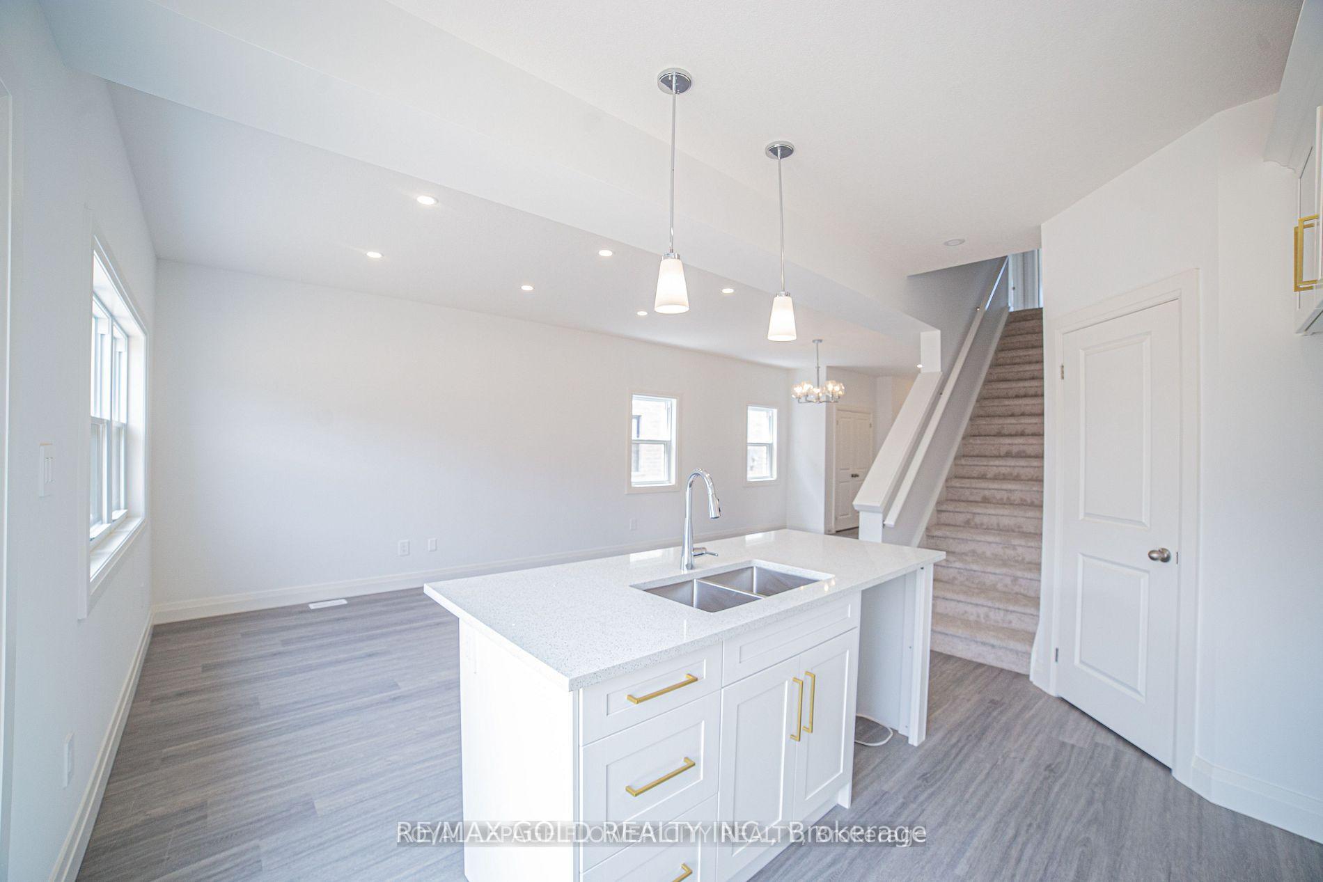 Photo 19 of 174 Byers Street, London, South W — HOMEH