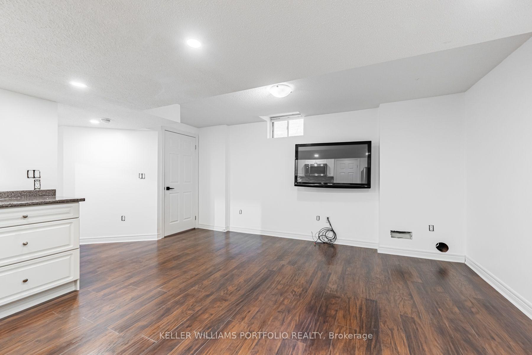 Photo 4 of Unit Lower, 131 Bachman Drive, Vaughan, Maple — HOMEH