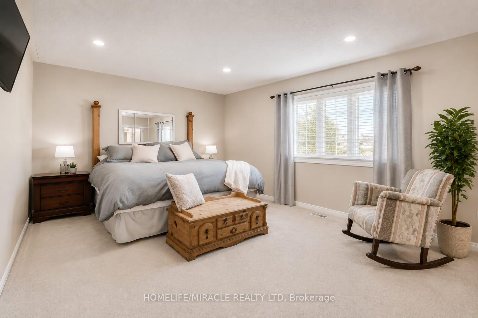 Photo 13 of 80 Heartleaf Crescent, Brampton, Fletcher's Meadow — HOMEH