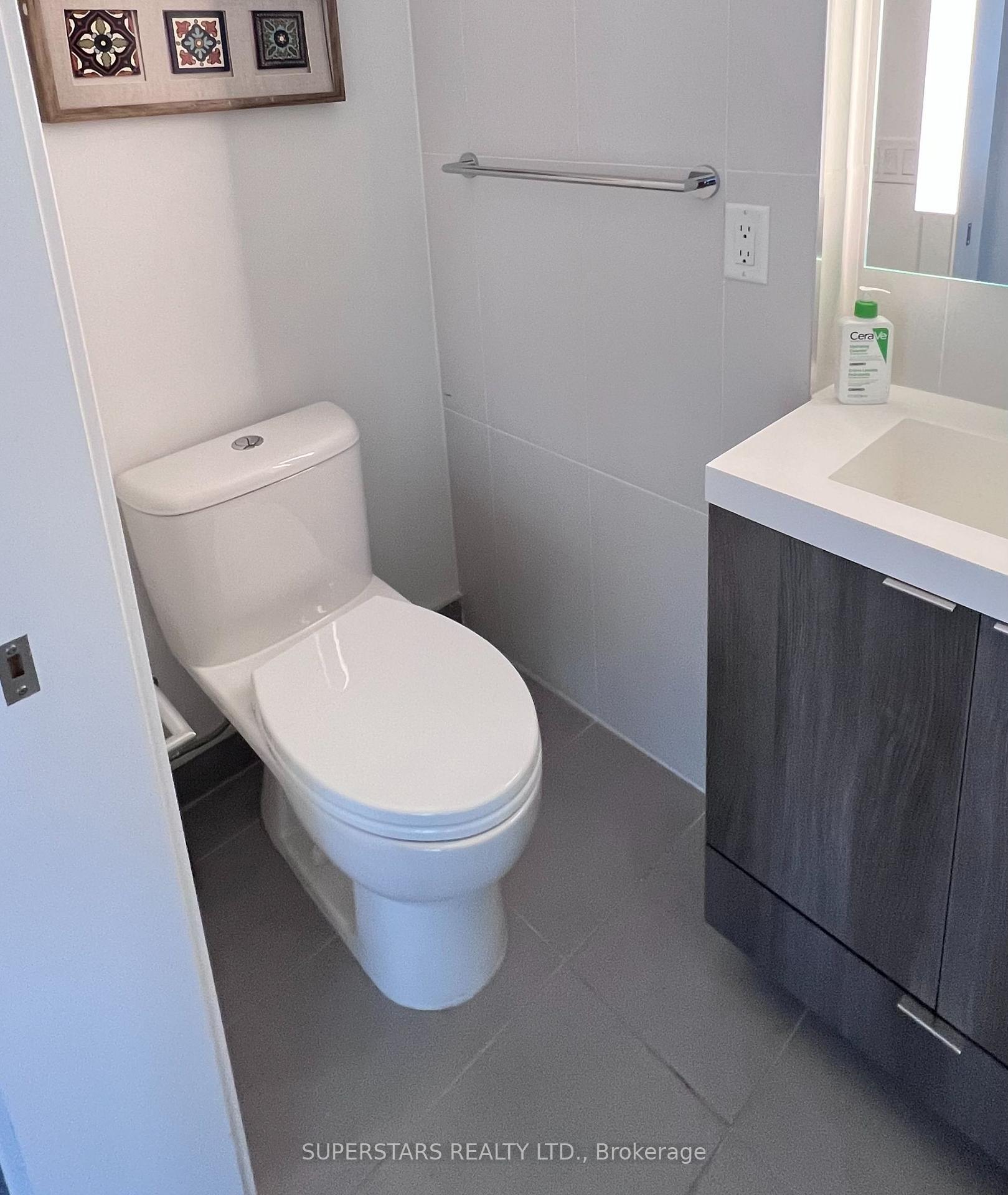 Photo 6 of Unit 1207, 575 Bloor Street E, Toronto, North St. James Town — HOMEH