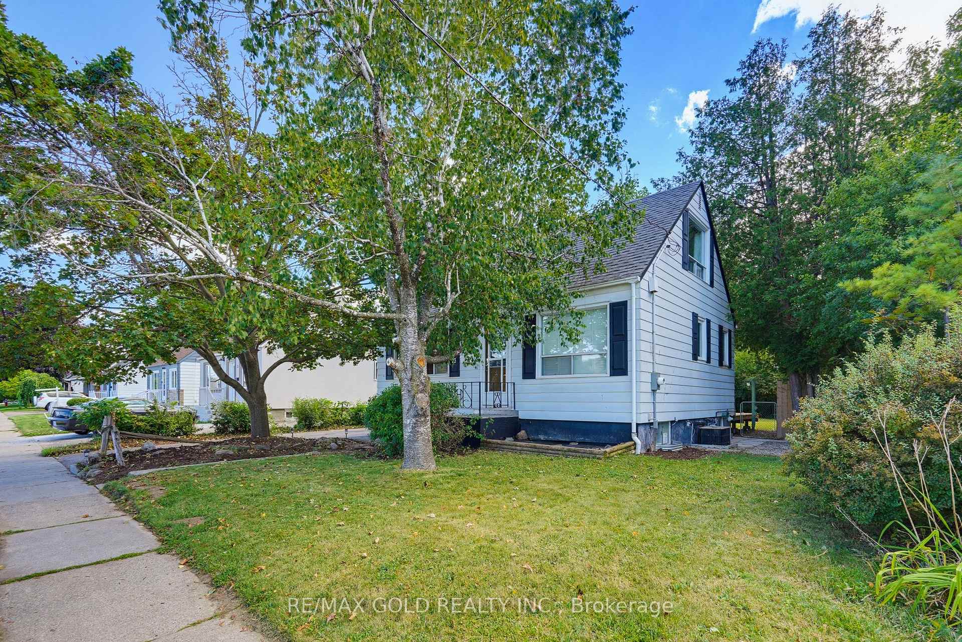 Front of 23 Pleasantview Avenue
