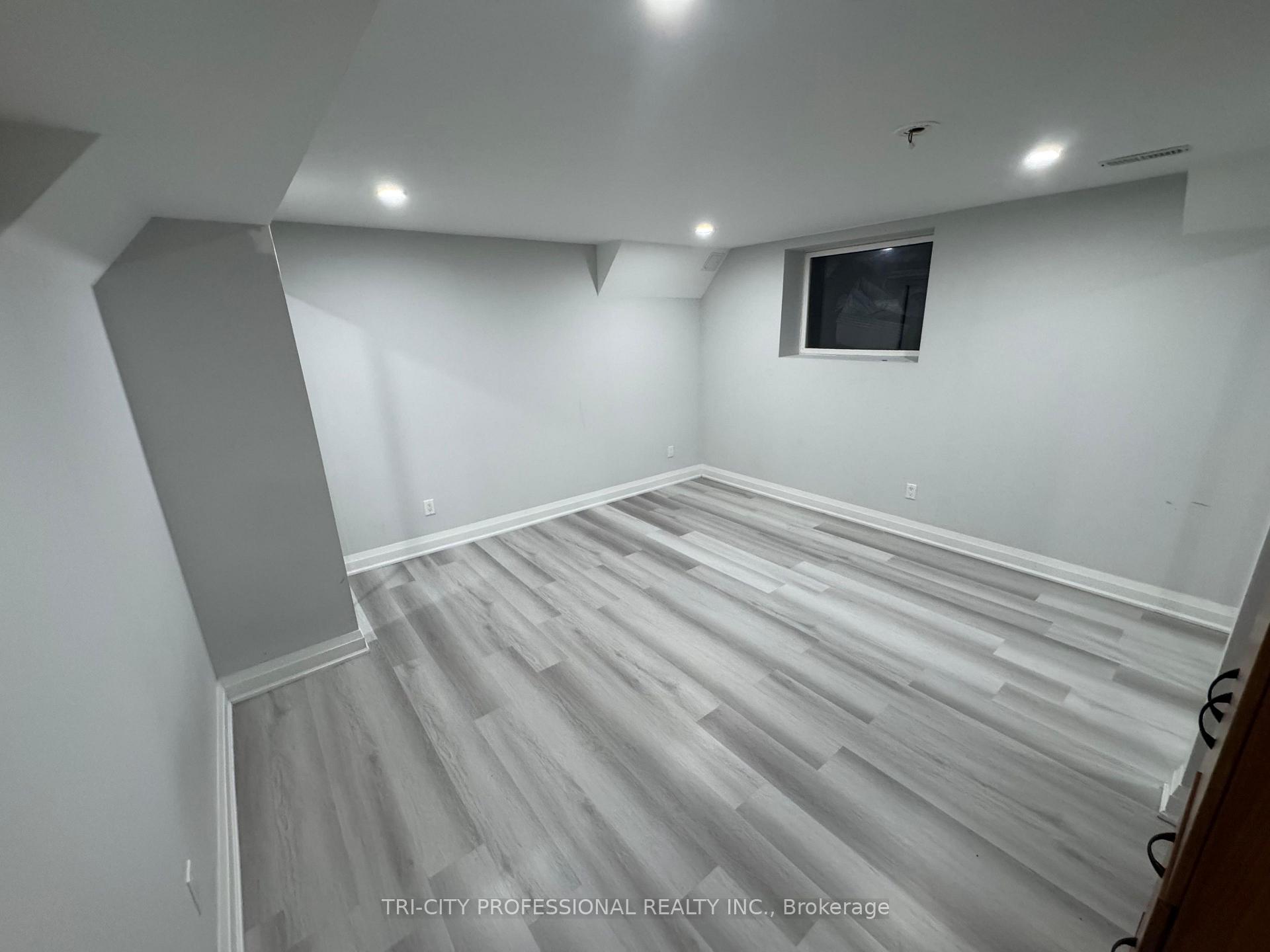 Photo 7 of 13 Riley Avenue E, Pelham, Fonthill — HOMEH