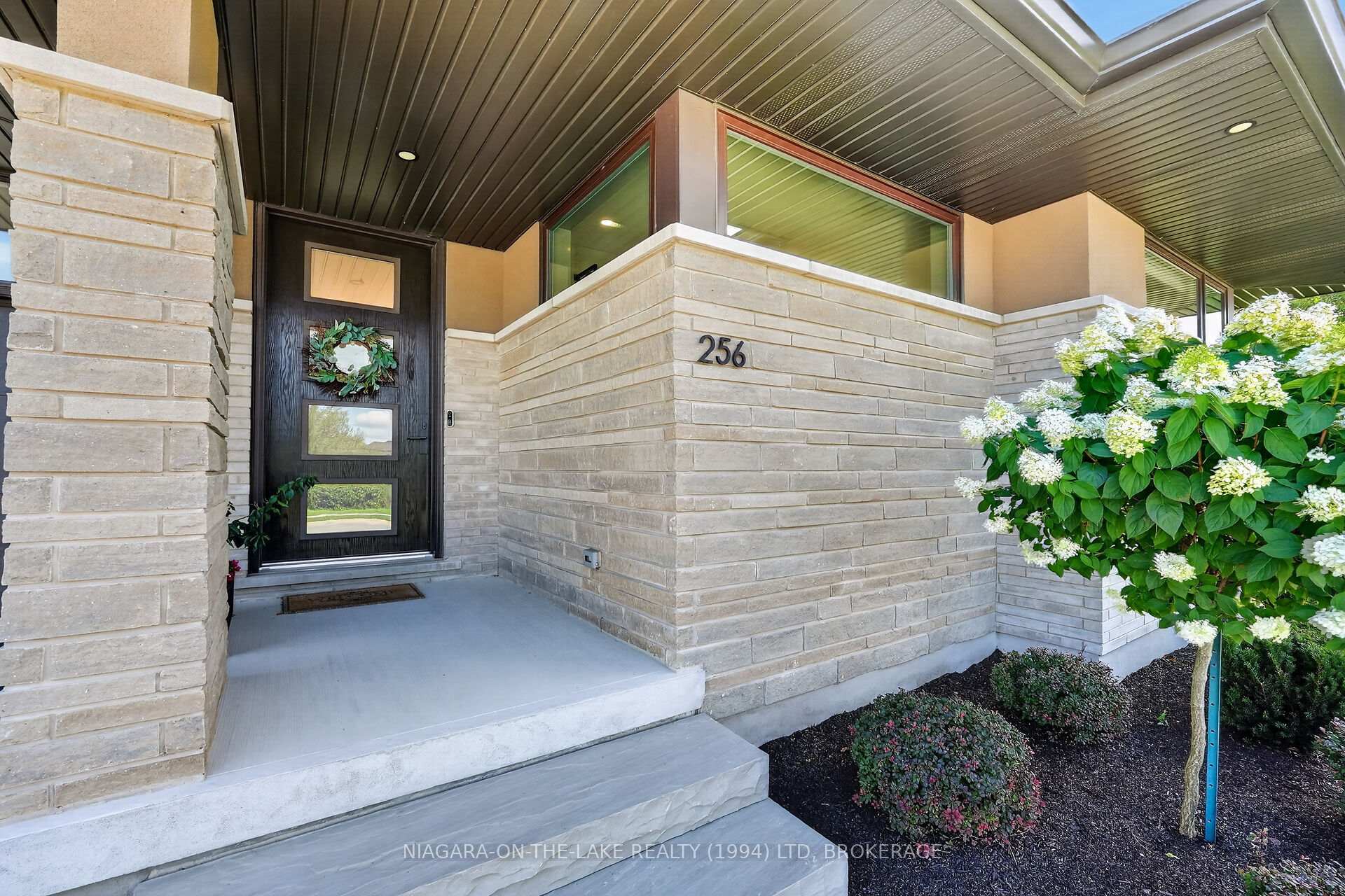 Photo 3 of 256 Clare Avenue, Welland, Prince Charles — HOMEH