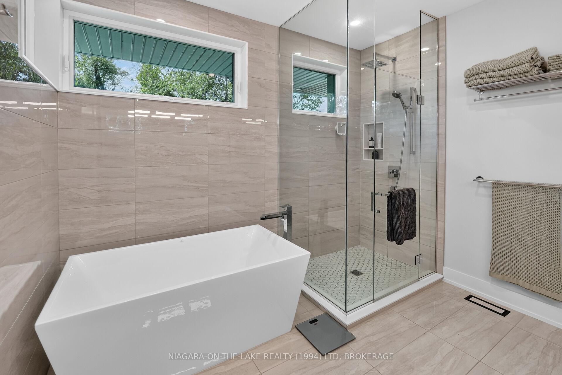 Photo 21 of 256 Clare Avenue, Welland, Prince Charles — HOMEH