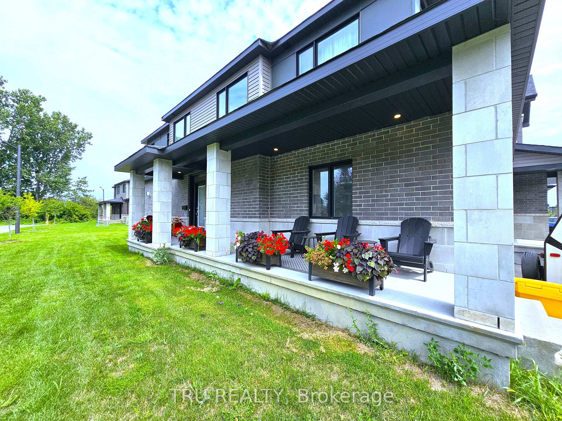 Photo 4 of 332 Makobe Lane, Ottawa, Riverside South/Gloucester Glen — HOMEH