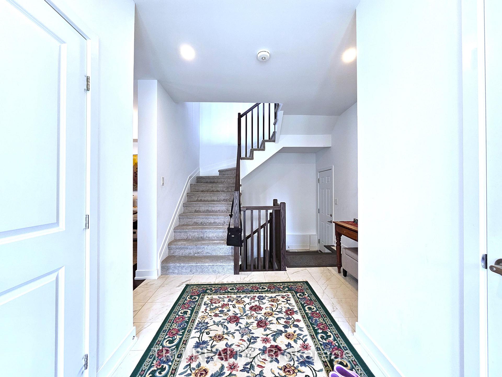 Photo 6 of 332 Makobe Lane, Ottawa, Riverside South/Gloucester Glen — HOMEH