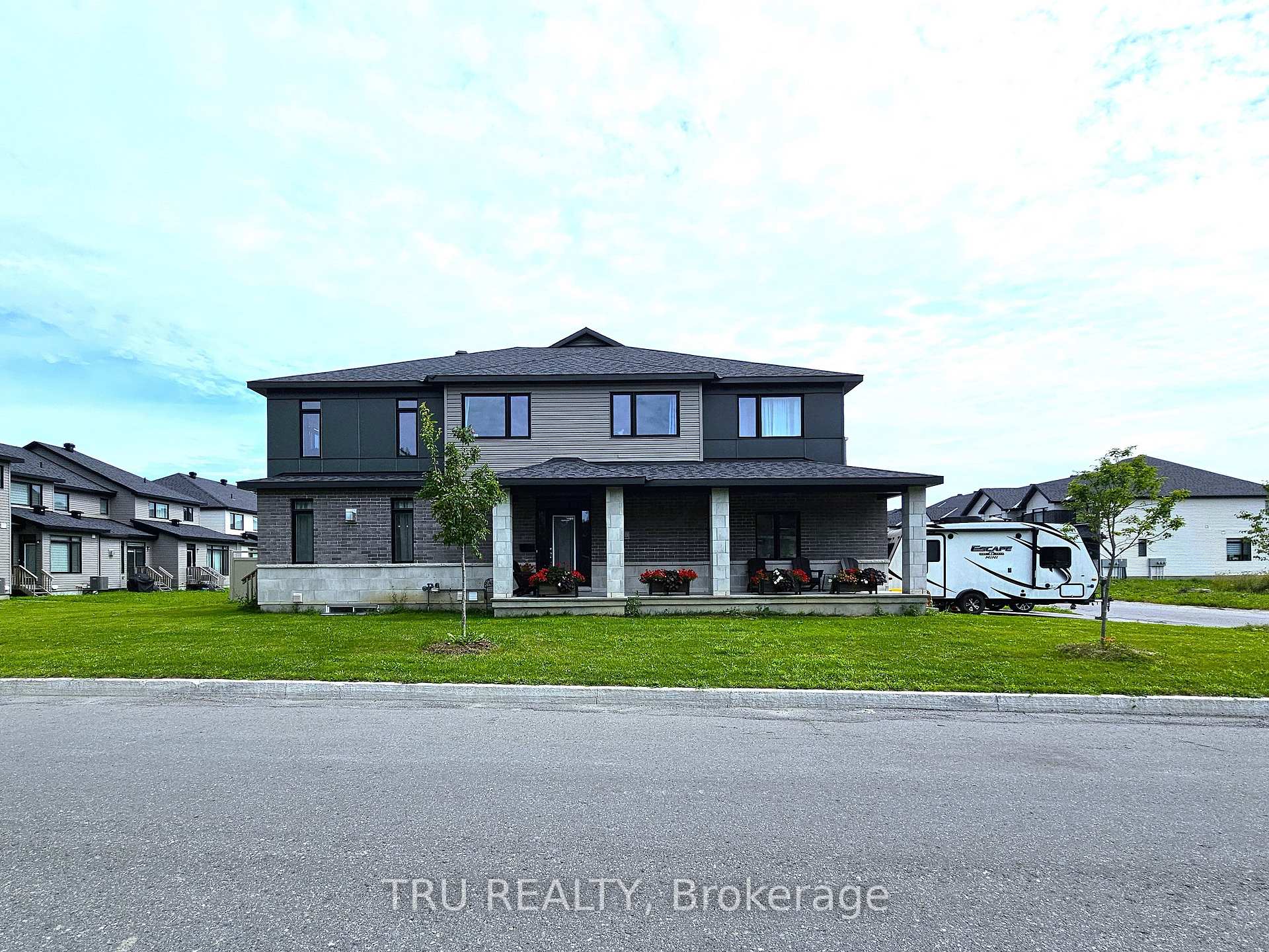 Photo 32 of 332 Makobe Lane, Ottawa, Riverside South/Gloucester Glen — HOMEH