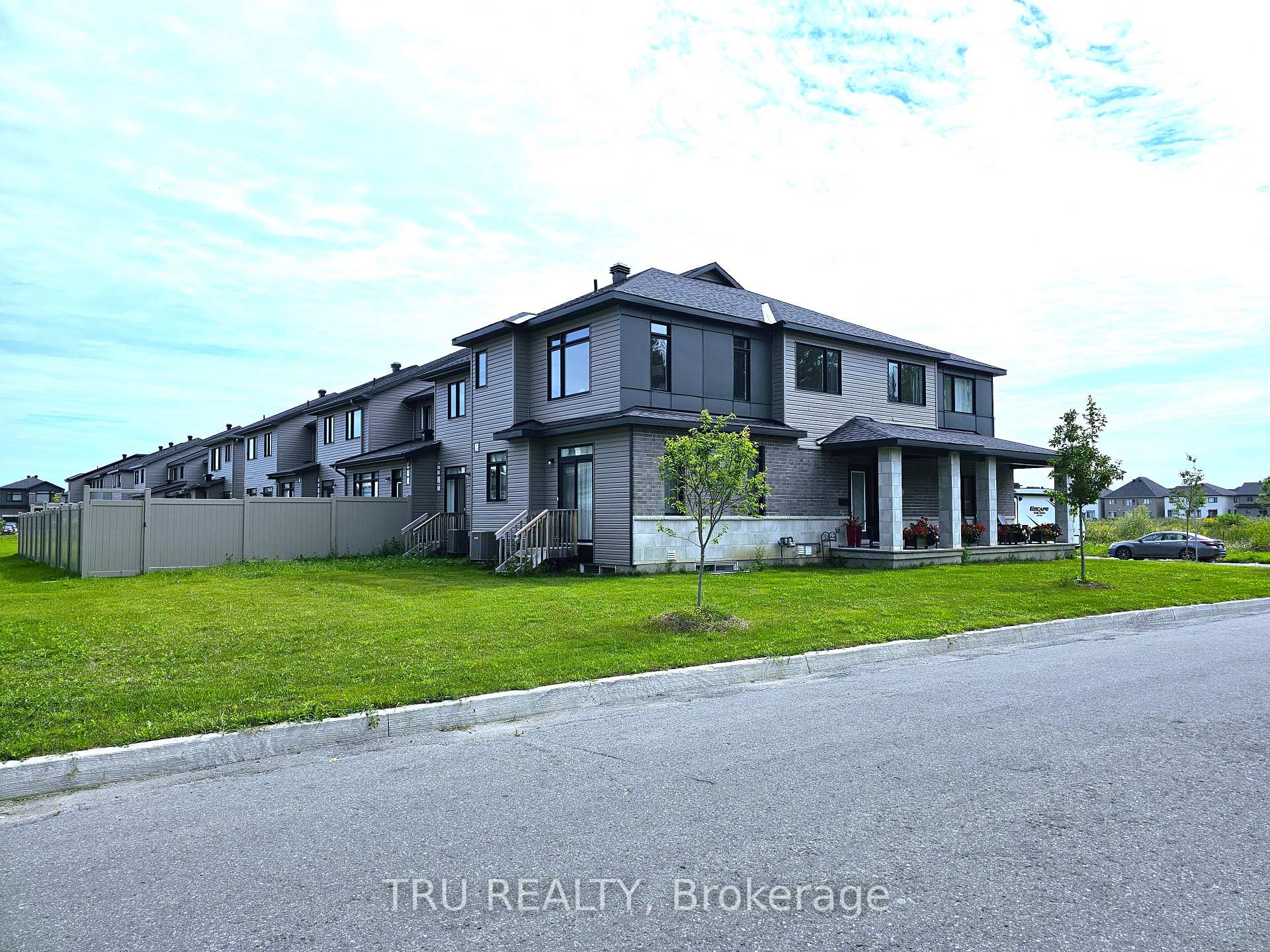 Photo 33 of 332 Makobe Lane, Ottawa, Riverside South/Gloucester Glen — HOMEH