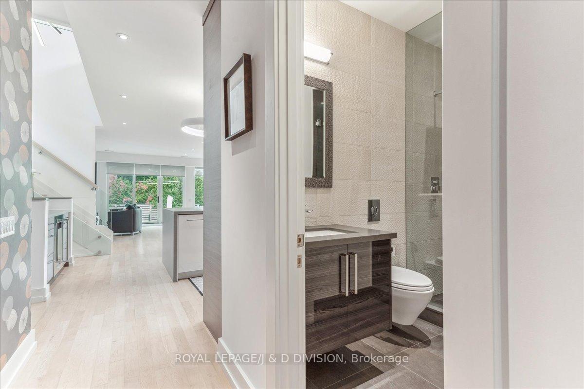 Photo 7 of 16 Forty First Street, Etobicoke, Long Branch — HOMEH