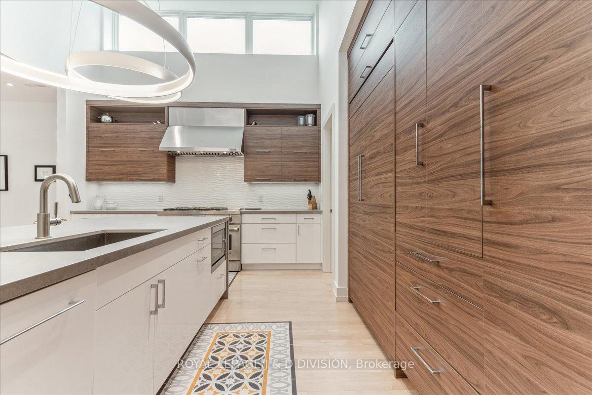 Photo 10 of 16 Forty First Street, Etobicoke, Long Branch — HOMEH