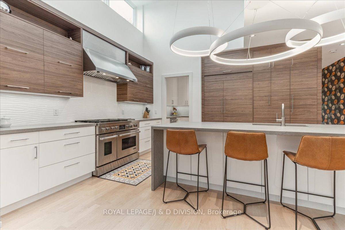 Photo 13 of 16 Forty First Street, Etobicoke, Long Branch — HOMEH
