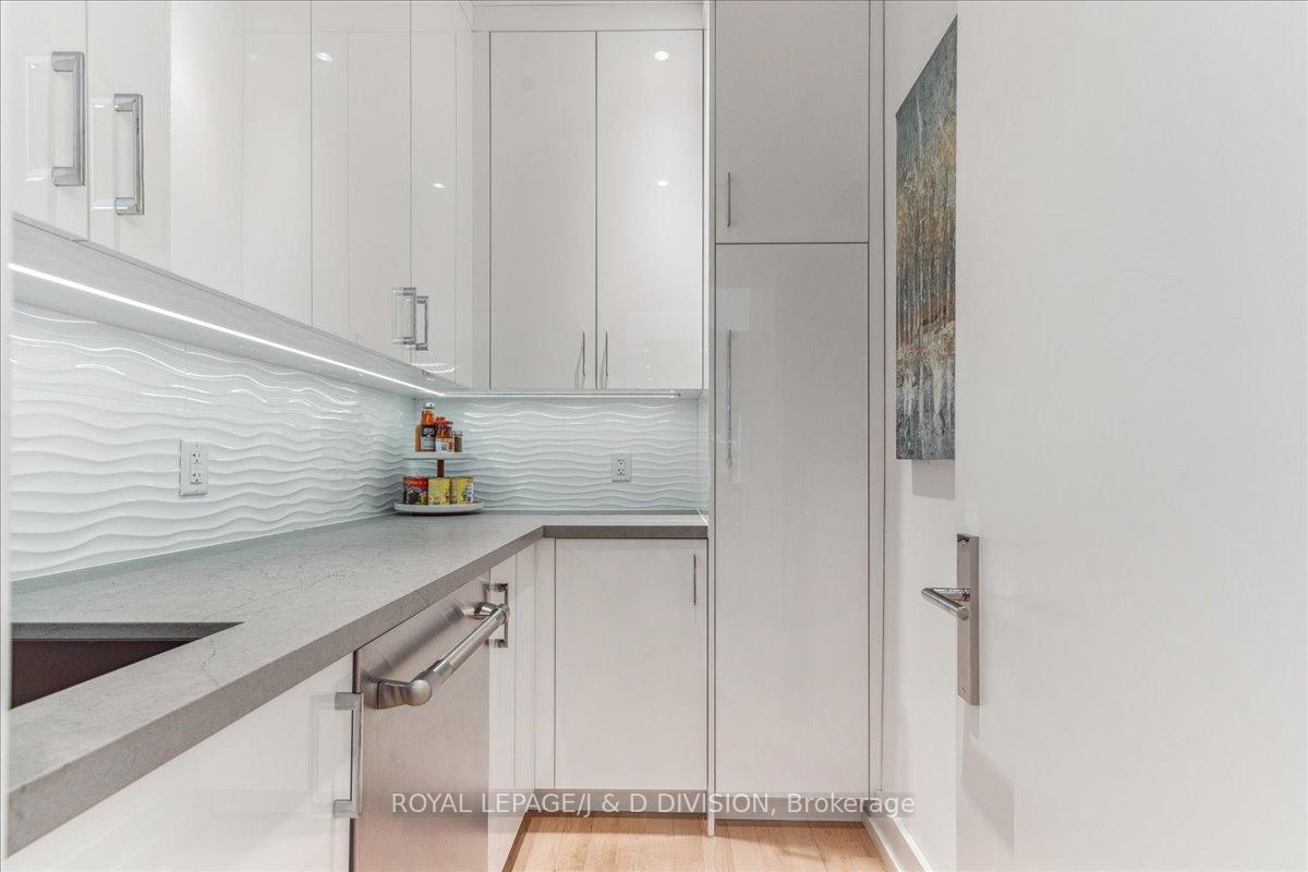 Photo 21 of 16 Forty First Street, Etobicoke, Long Branch — HOMEH