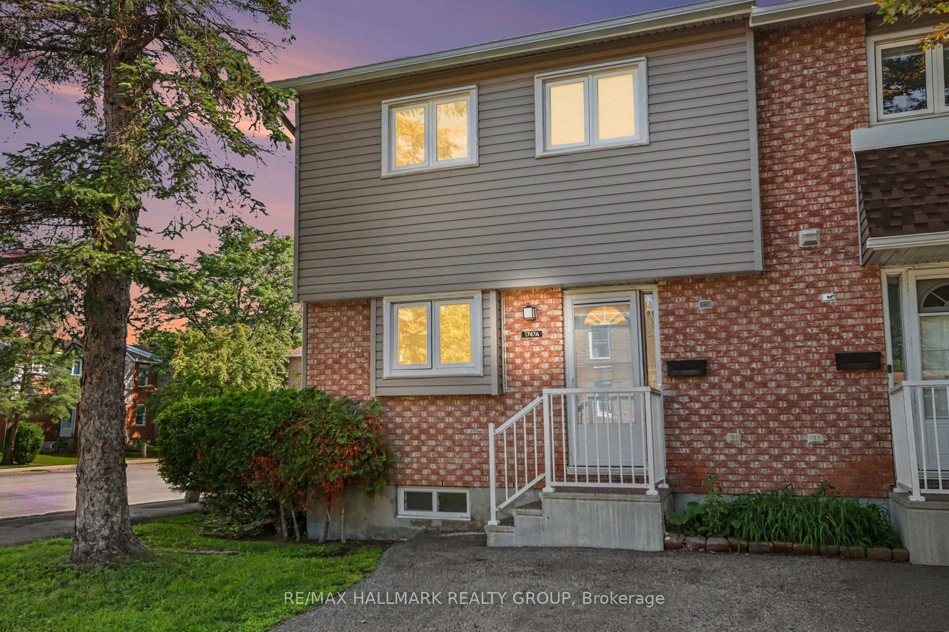 Photo 1 of 1747A Lamoureux Drive, Ottawa, Queenswood Heights South — HOMEH