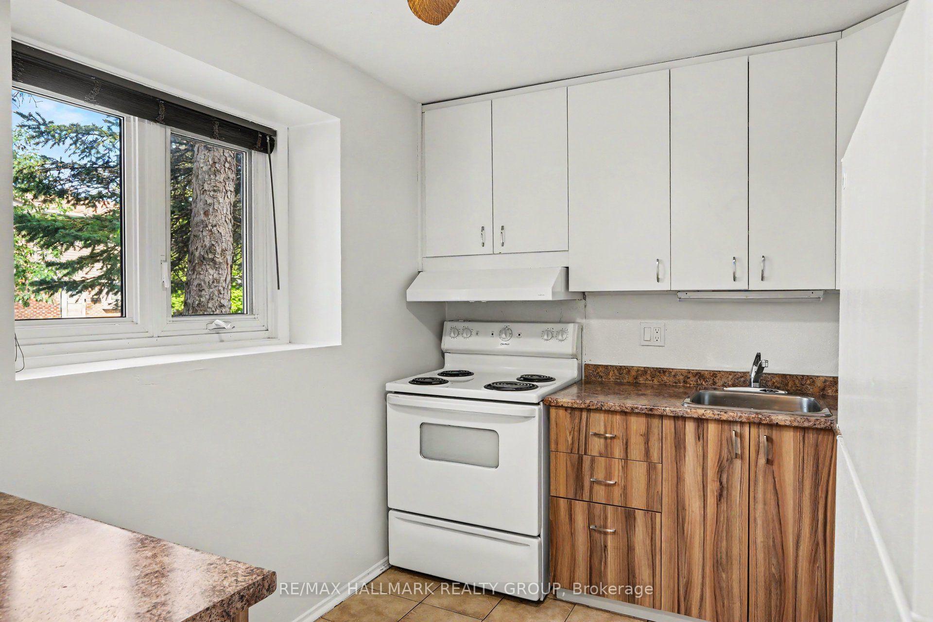 Photo 5 of 1747A Lamoureux Drive, Ottawa, Queenswood Heights South — HOMEH
