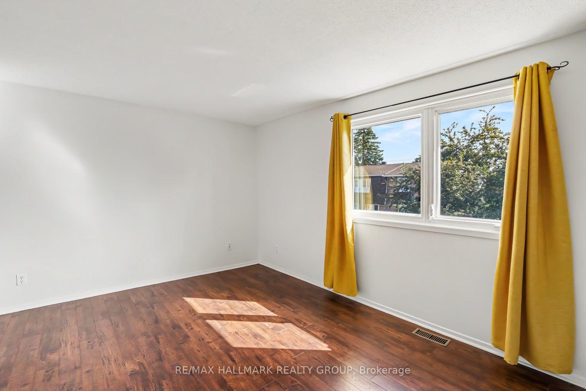 Photo 18 of 1747A Lamoureux Drive, Ottawa, Queenswood Heights South — HOMEH