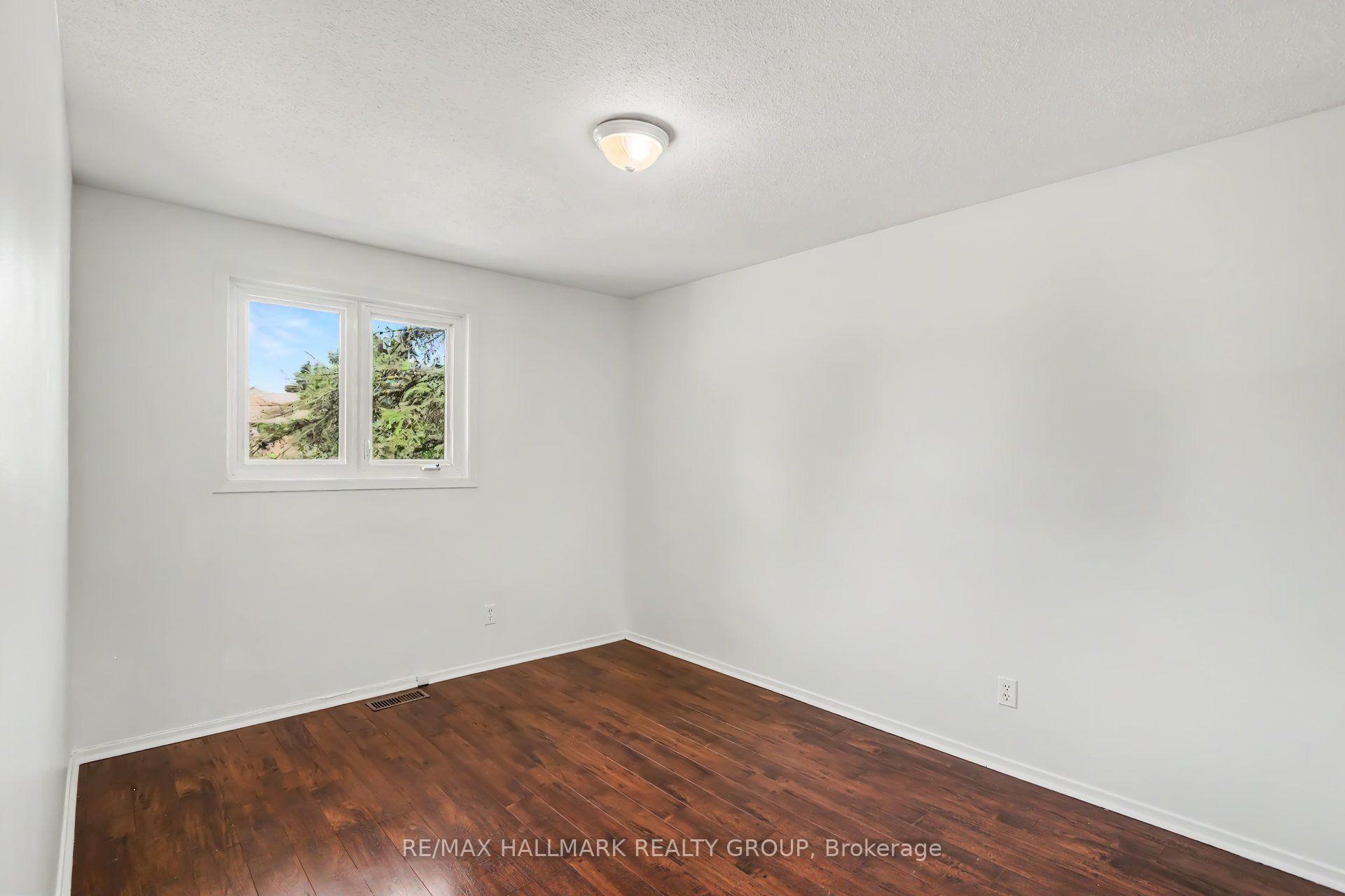 Photo 22 of 1747A Lamoureux Drive, Ottawa, Queenswood Heights South — HOMEH