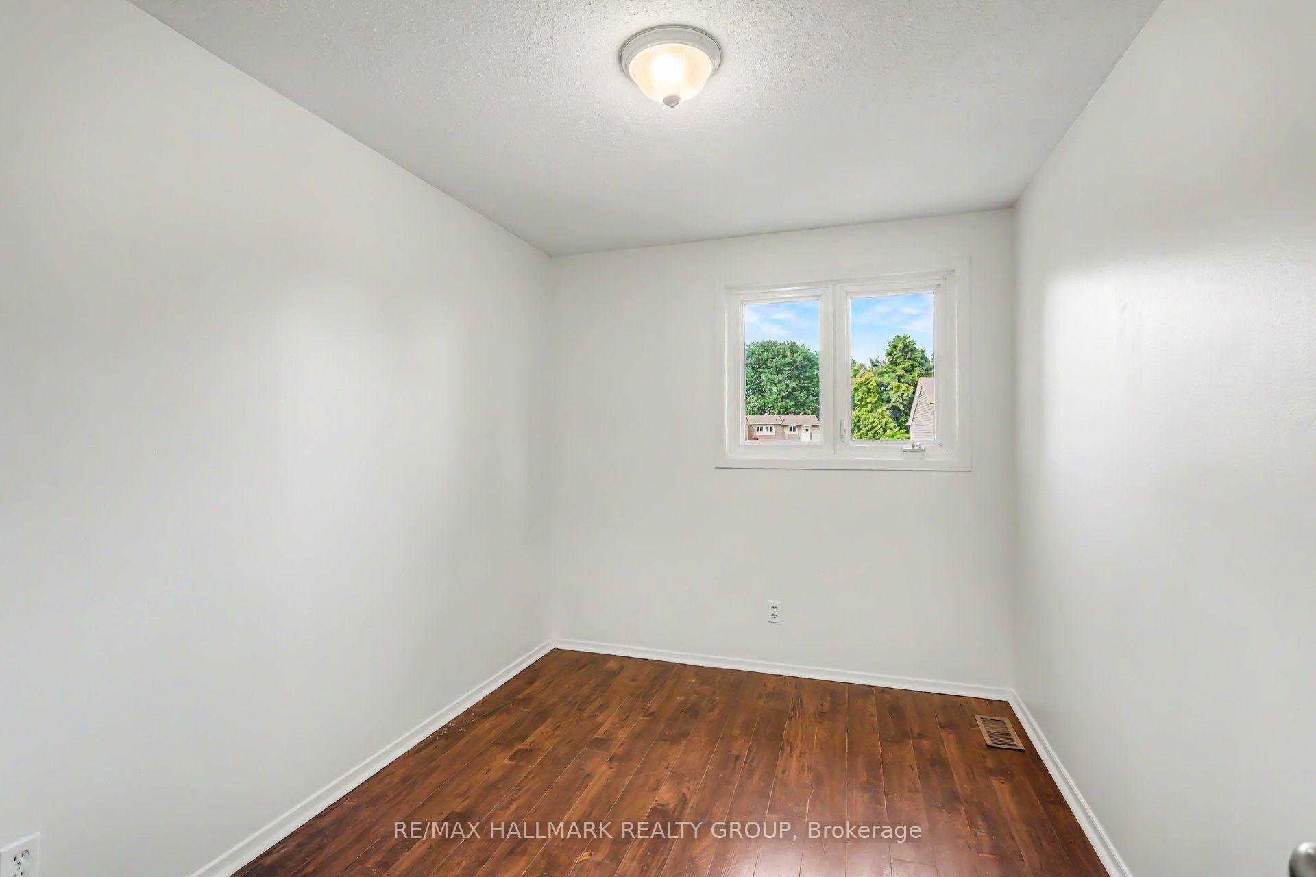 Photo 24 of 1747A Lamoureux Drive, Ottawa, Queenswood Heights South — HOMEH