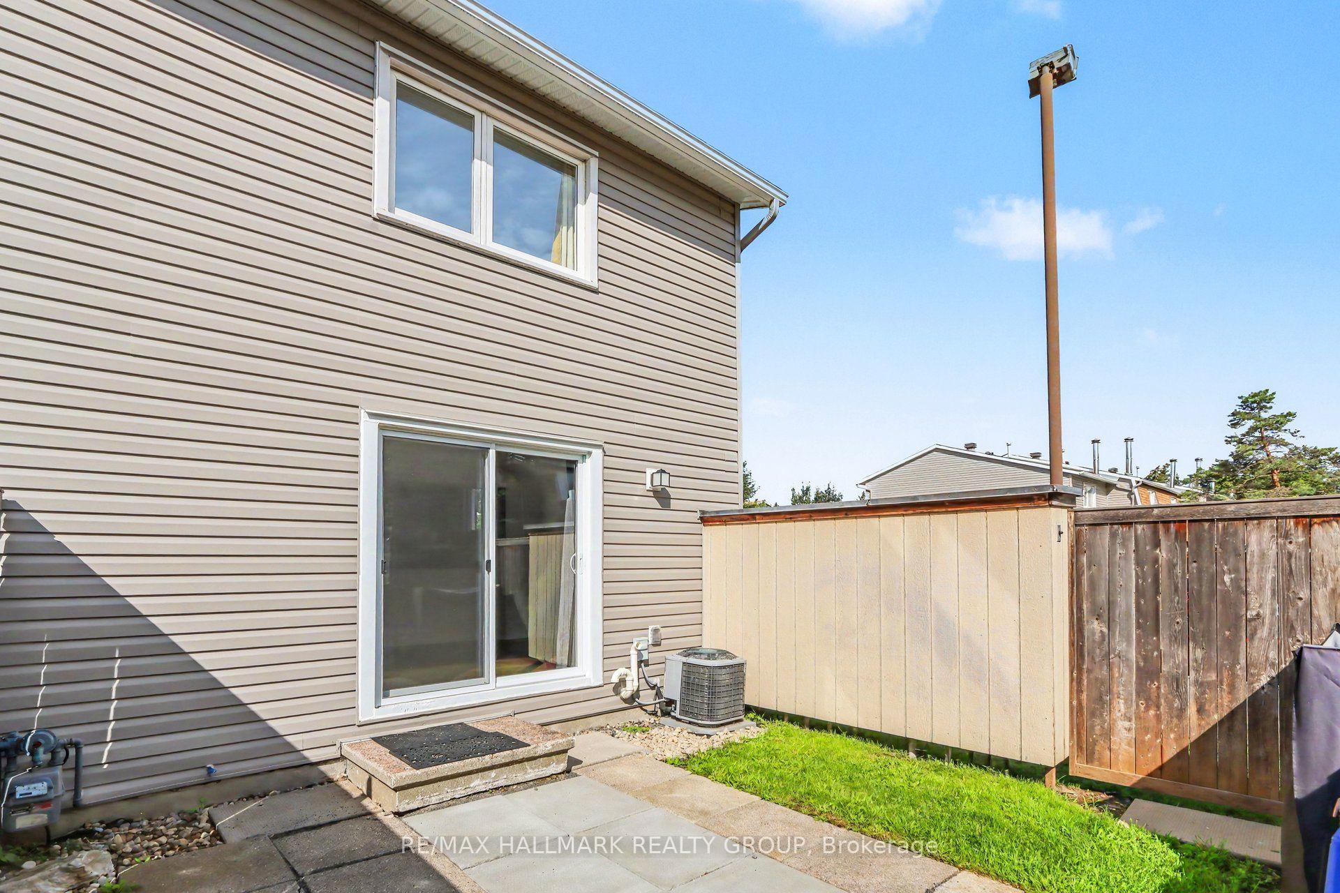 Photo 32 of 1747A Lamoureux Drive, Ottawa, Queenswood Heights South — HOMEH