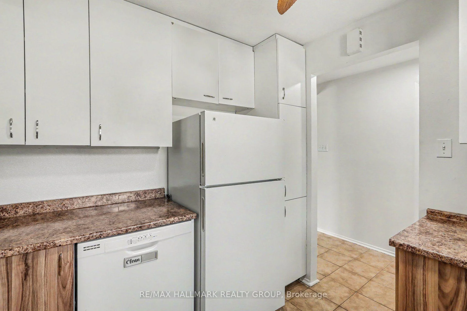 Photo 6 of 1747A Lamoureux Drive, Ottawa, Queenswood Heights South — HOMEH