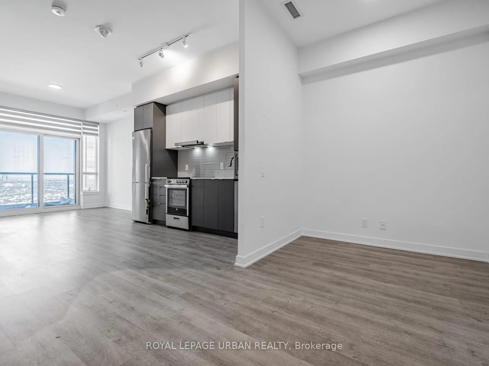 Photo 6 of Unit 2506, 30 Upper Mall Way, Vaughan, Brownridge — HOMEH