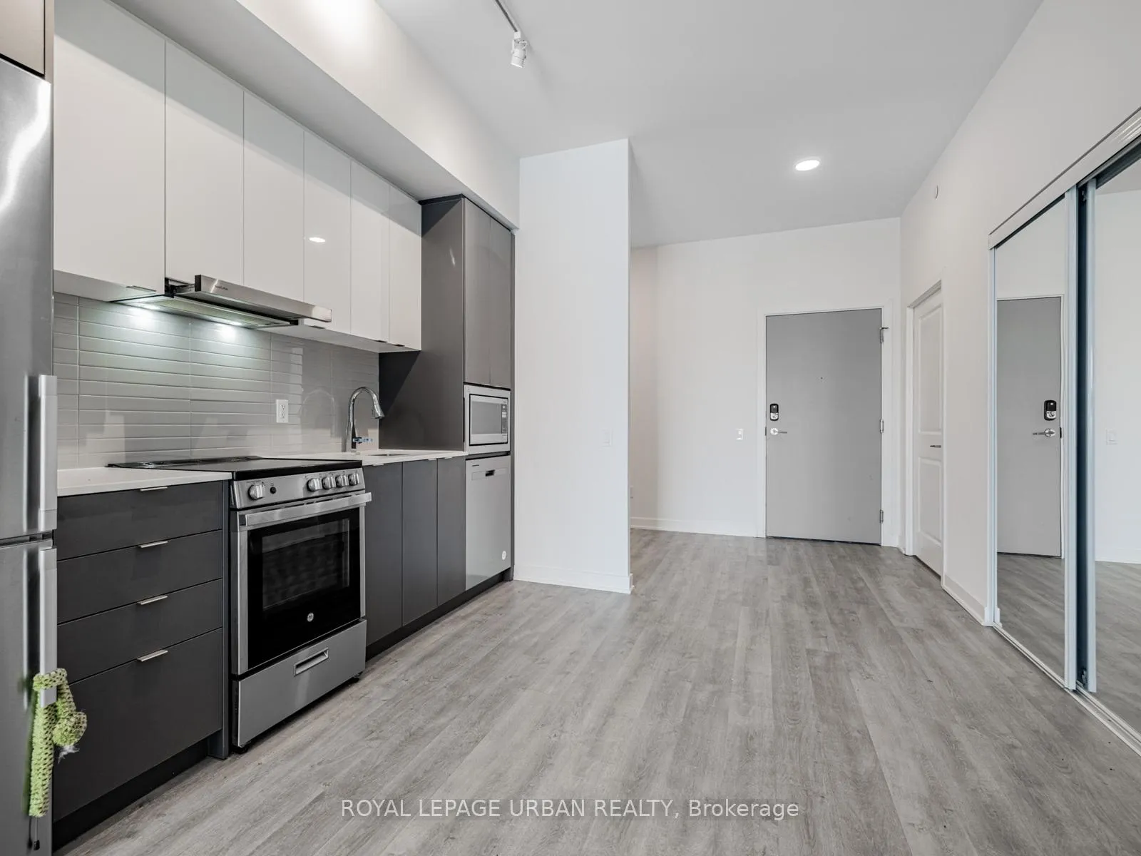 Photo 13 of Unit 2506, 30 Upper Mall Way, Vaughan, Brownridge — HOMEH