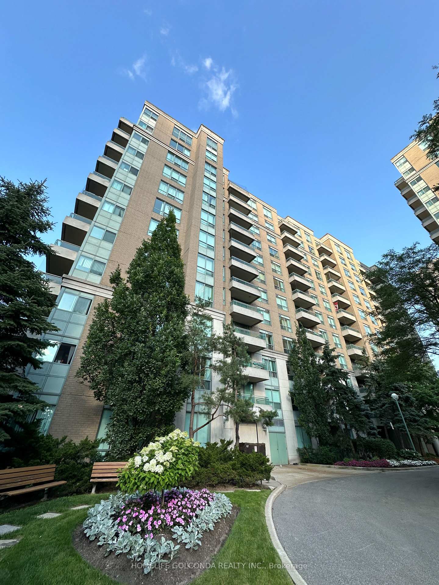 Front of Unit 416, 39 Pemberton Avenue