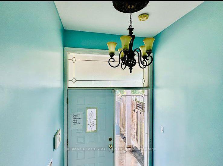 Photo 10 of 22 Beran Drive, Scarborough, Woburn — HOMEH