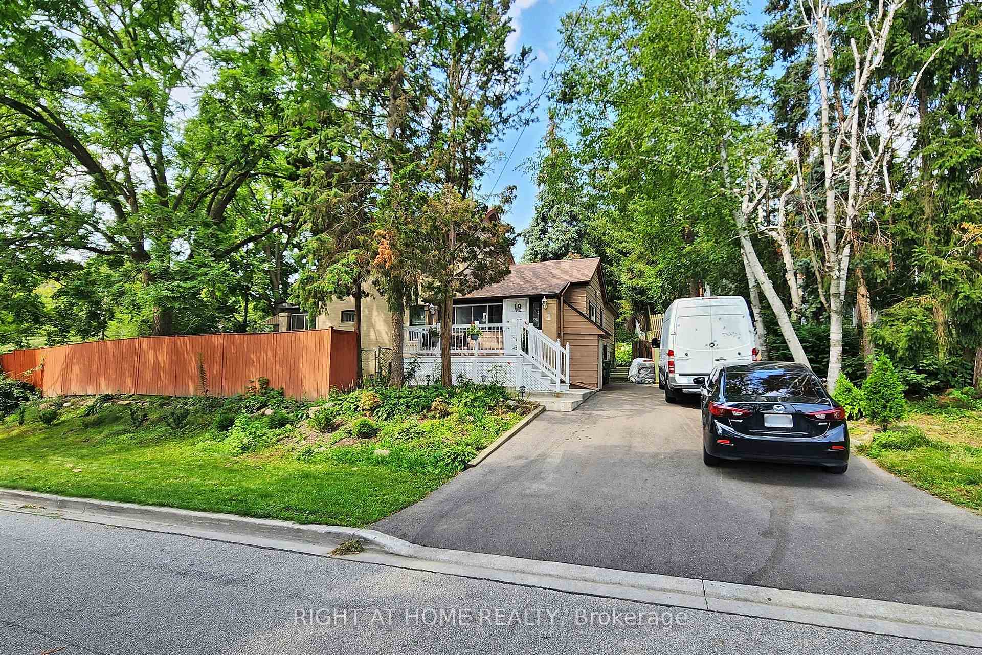Photo 2 of 1 Edgebrook Drive, Etobicoke, Thistletown-Beaumonde Heights — HOMEH